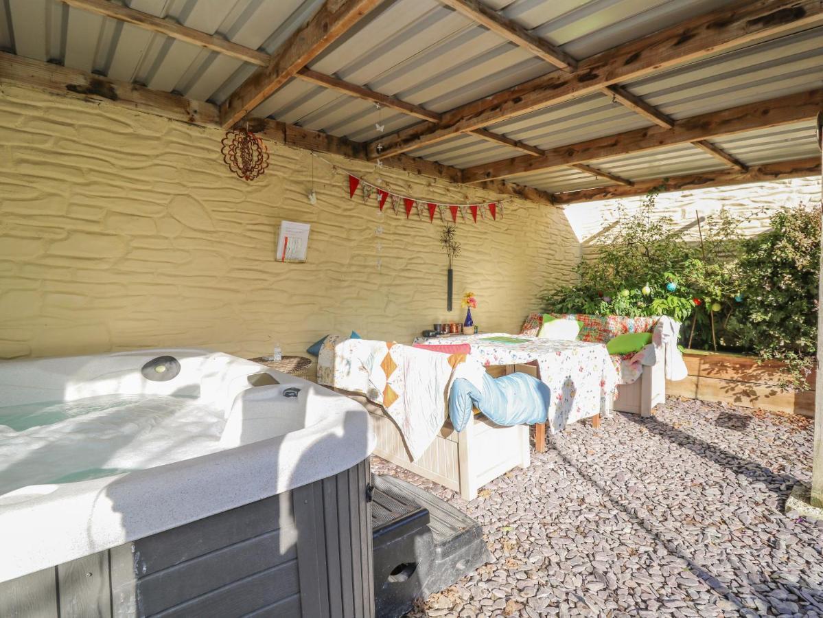 Yr Hen Llaethdy Villa Troedyraur Exterior foto