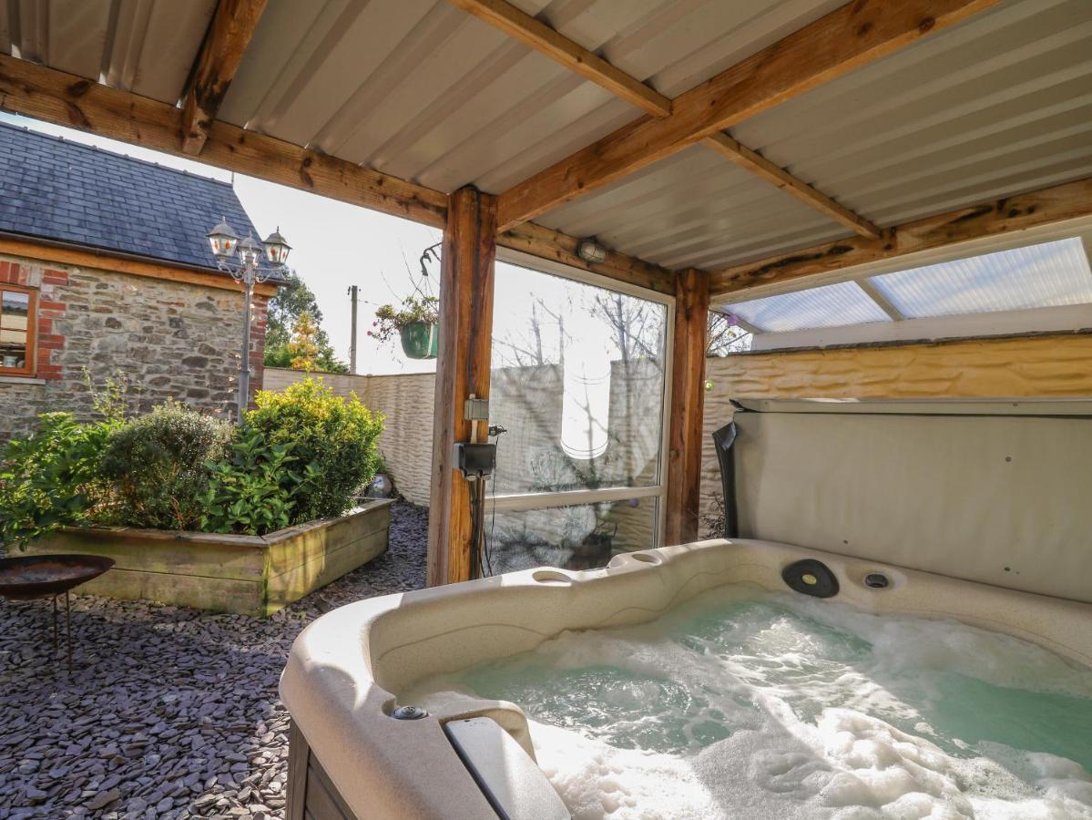 Yr Hen Llaethdy Villa Troedyraur Exterior foto