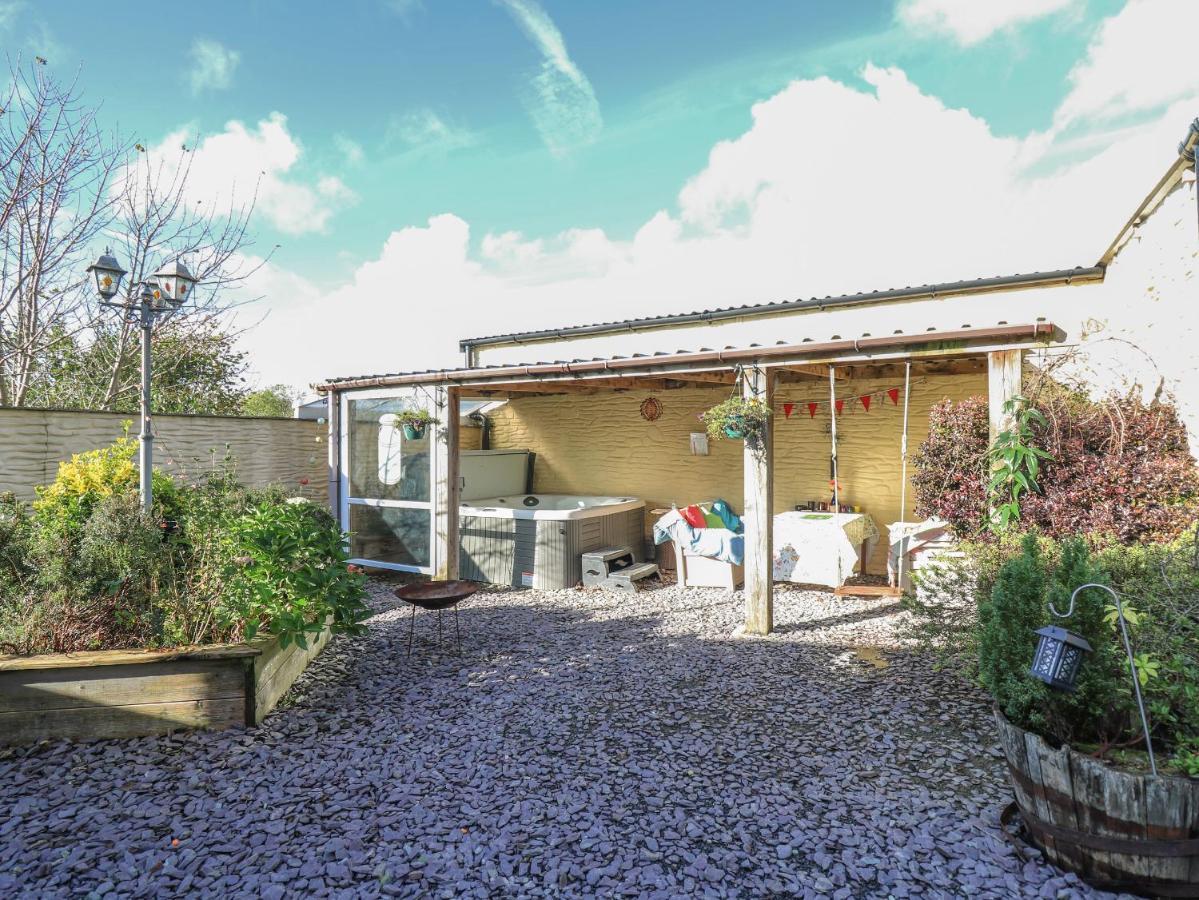 Yr Hen Llaethdy Villa Troedyraur Exterior foto